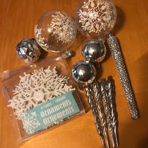 16 White And Silver Christmas Tree Ornaments Different Sizes And Materials